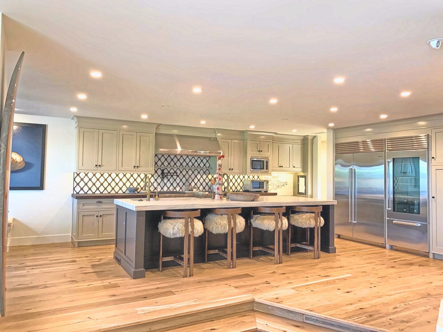 Guest-ready kitchen with island seating after Simply Luxe organizing reset